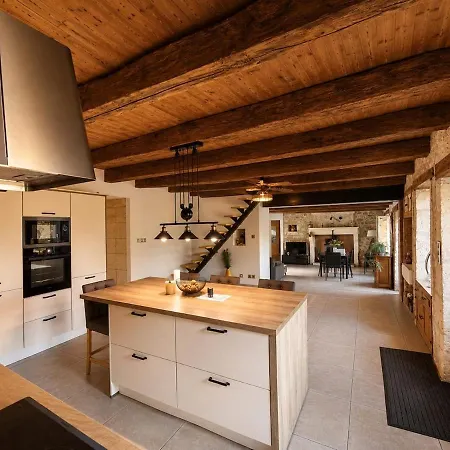 Dom wakacyjny Maison De 11pers, Piscine, Vouzan, Charente