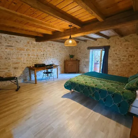 Maison De 11pers, Piscine, Vouzan, Charente Dom wakacyjny