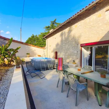 Maison De 11pers, Piscine, Vouzan, Charente Vouzan