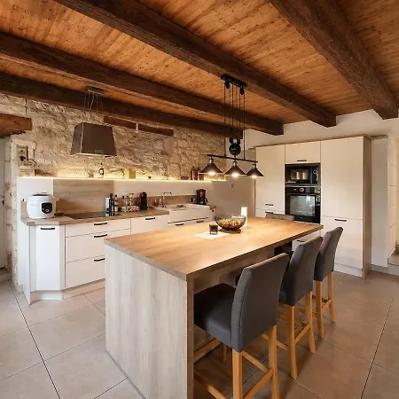 Maison De 11pers, Piscine, Vouzan, Charente Dom wakacyjny Vouzan